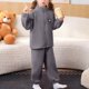 thumbnail image 1 of Conjunto de manga larga con cuello vuelto para niños, estampado de color, manga larga, informal, deportivo, sin capucha, camiseta de manga larga sin capucha + conjunto de dos piezas con cintura elásti, 1 of 7