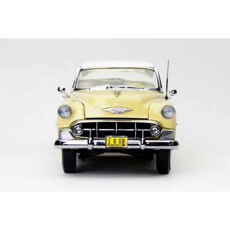 1953 Chevy Bel Air, Sun Gold Yellow - Sun Star 1608 - 1/18