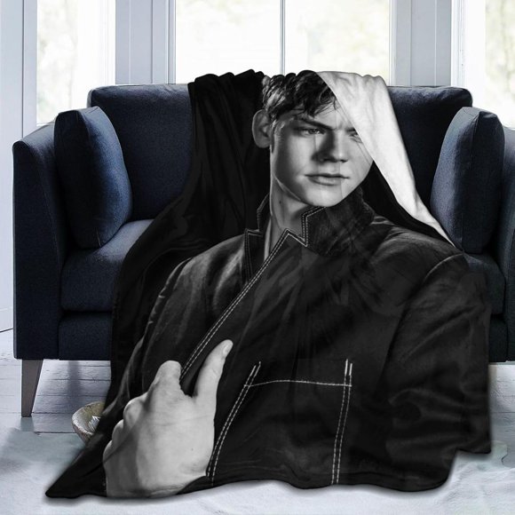 Couverture Thomas Brodie-Sangster Douce et Confortable en Laine Polaire pour Décoration Canapé Bureau Voiture Maison, Confortable Peluche Camping Yoga Voyage Décoration Plage Couverture Cadeau