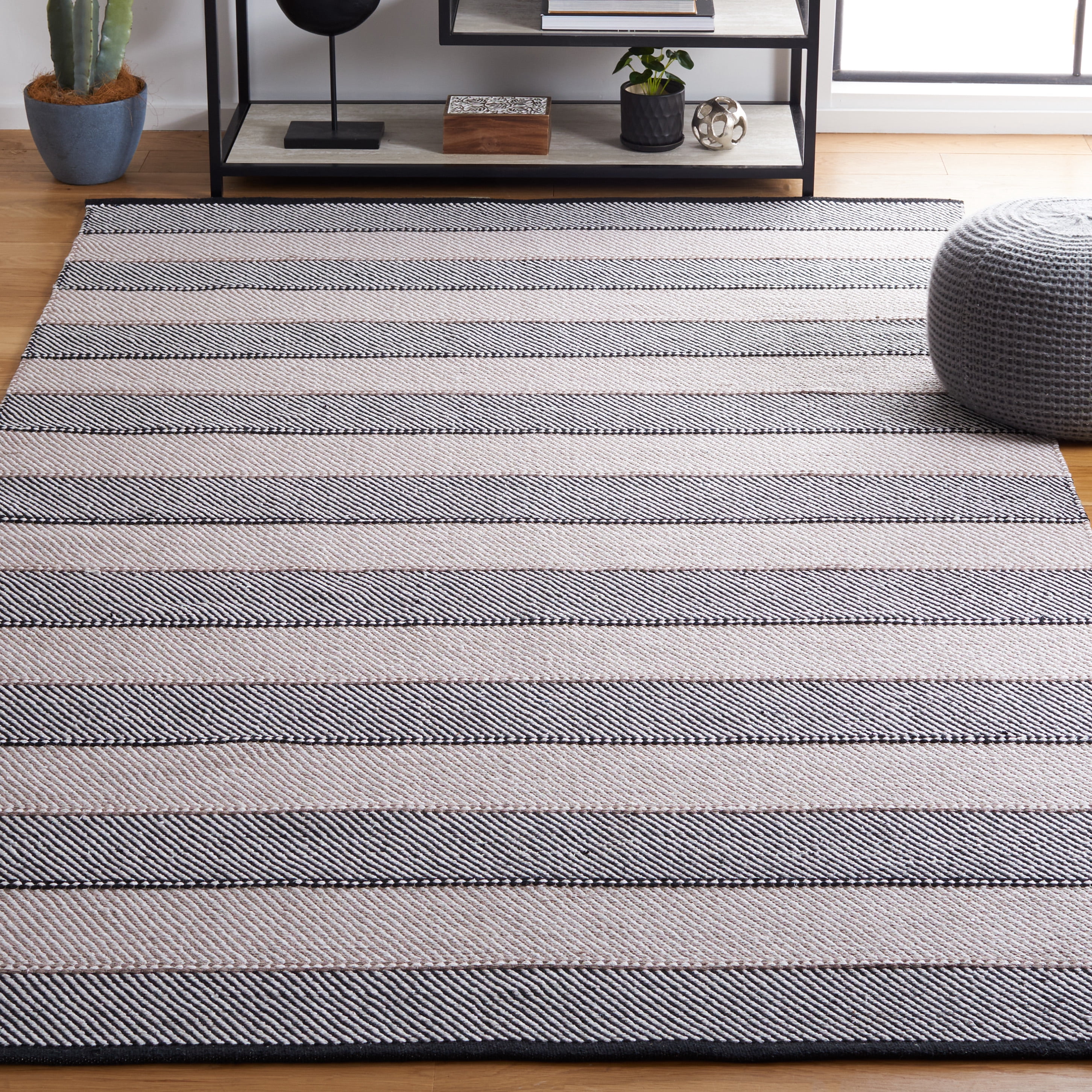 SAFAVIEH Striped Kilim Yadira Striped Cotton Area Rug, Ivory/Black, 4' x 6'
