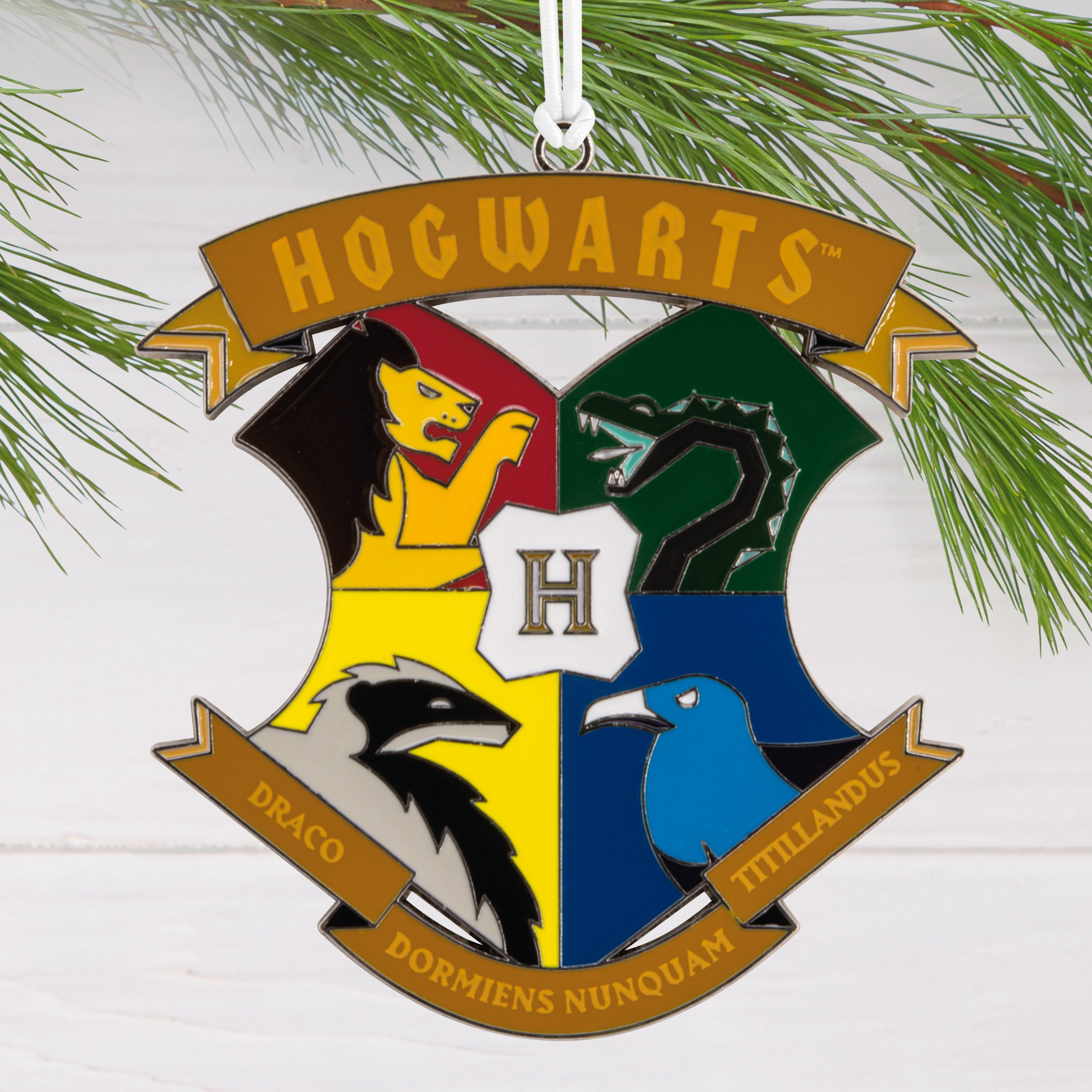 Hallmark Christmas Ornament (Harry Potter Hogwarts Crest, Metal), 1 Count
