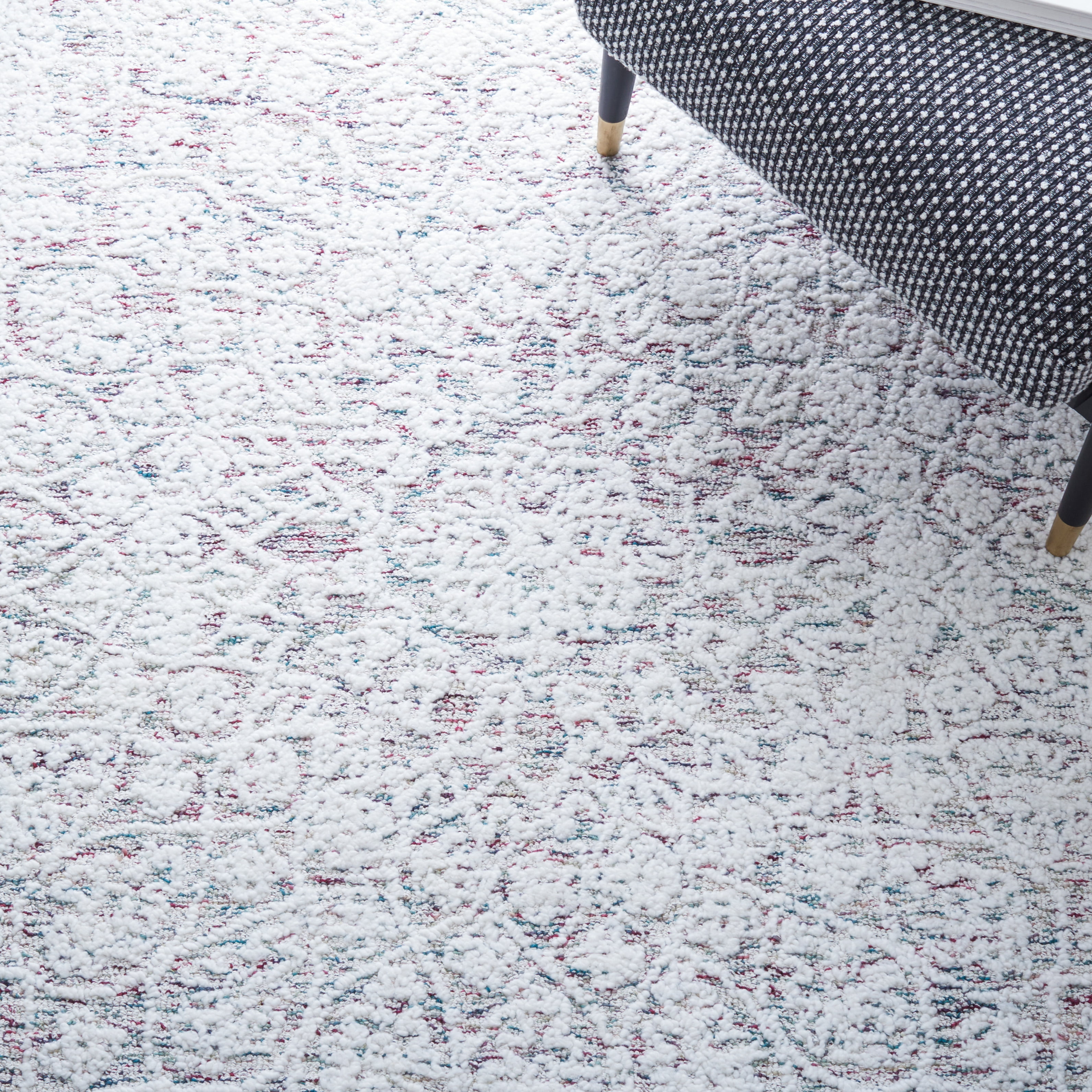 SAFAVIEH Metro Layton Medallion Area Rug, Ivory/Red, 6' x 6' Square
