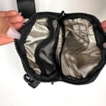 thumbnail image 5 of La billetera Iris de segunda generación, la cartera tipo sobre de mano Iris, las opciones de llavero con tarjetero Iris, los estilos de llavero con billetera de nailon impermeable para mujer, el tarje, 5 of 5