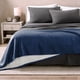 thumbnail image 2 of Manta de Cama de Felpa Sherpa Bare Home Matrimonial/Queen Azul Oscuro, 2 of 6