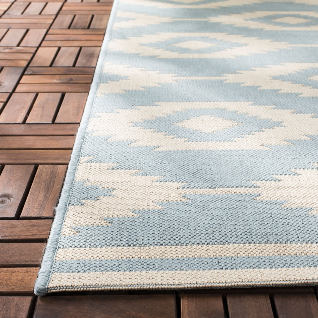 SAFAVIEH Beach House Vasiliki Geometric Indoor/Outdoor Area Rug, Cream/Aqua, 5'3" x 7'6"