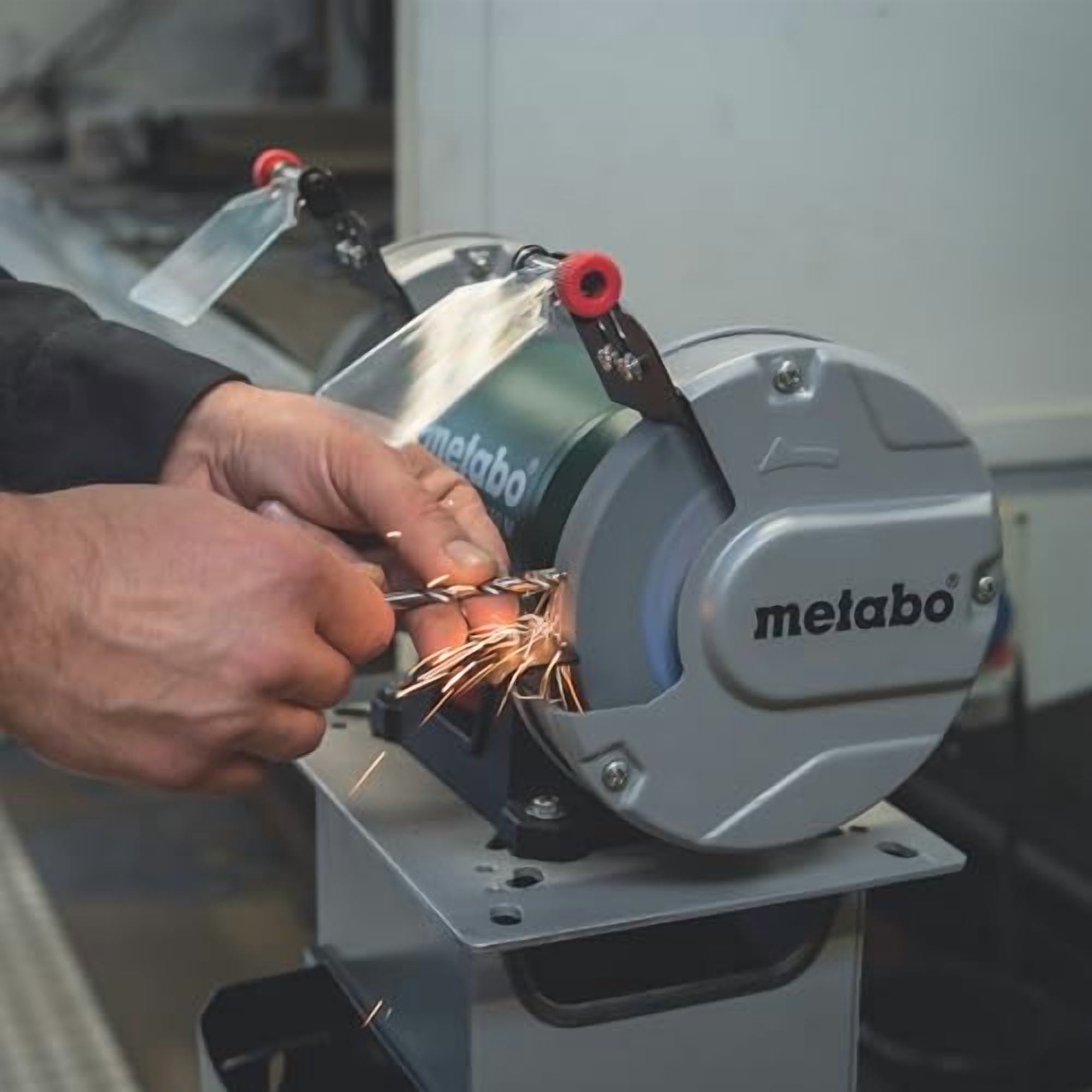Metabo 6-Inch Shop Bench Grinder | 370 W | 3.4 Amp | Adjustable Eye Shield and Spark Deflectors | 3-Year Limited Warranty | DS 150 M CA3