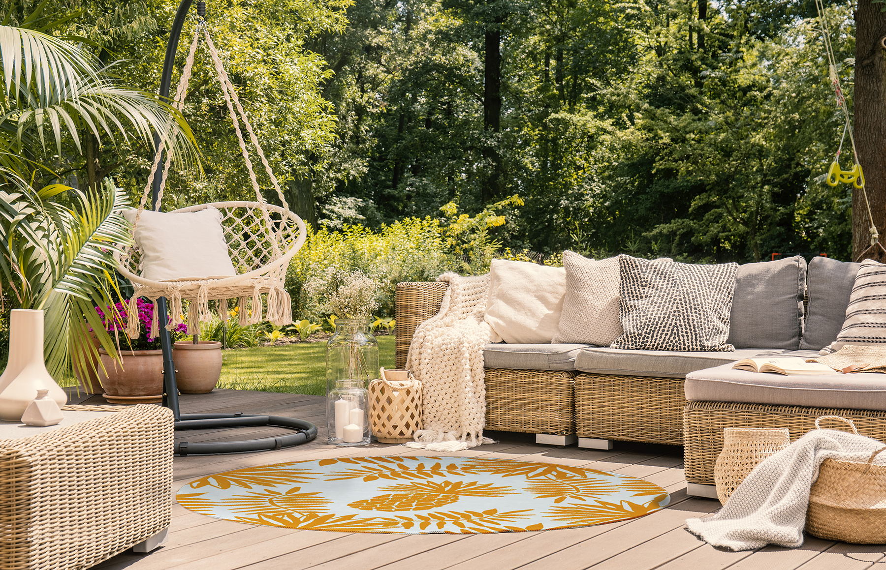 Simply Daisy 5' Round Mango Pineapple Leaves Spring Chenille Indoor/Outdoor Rug