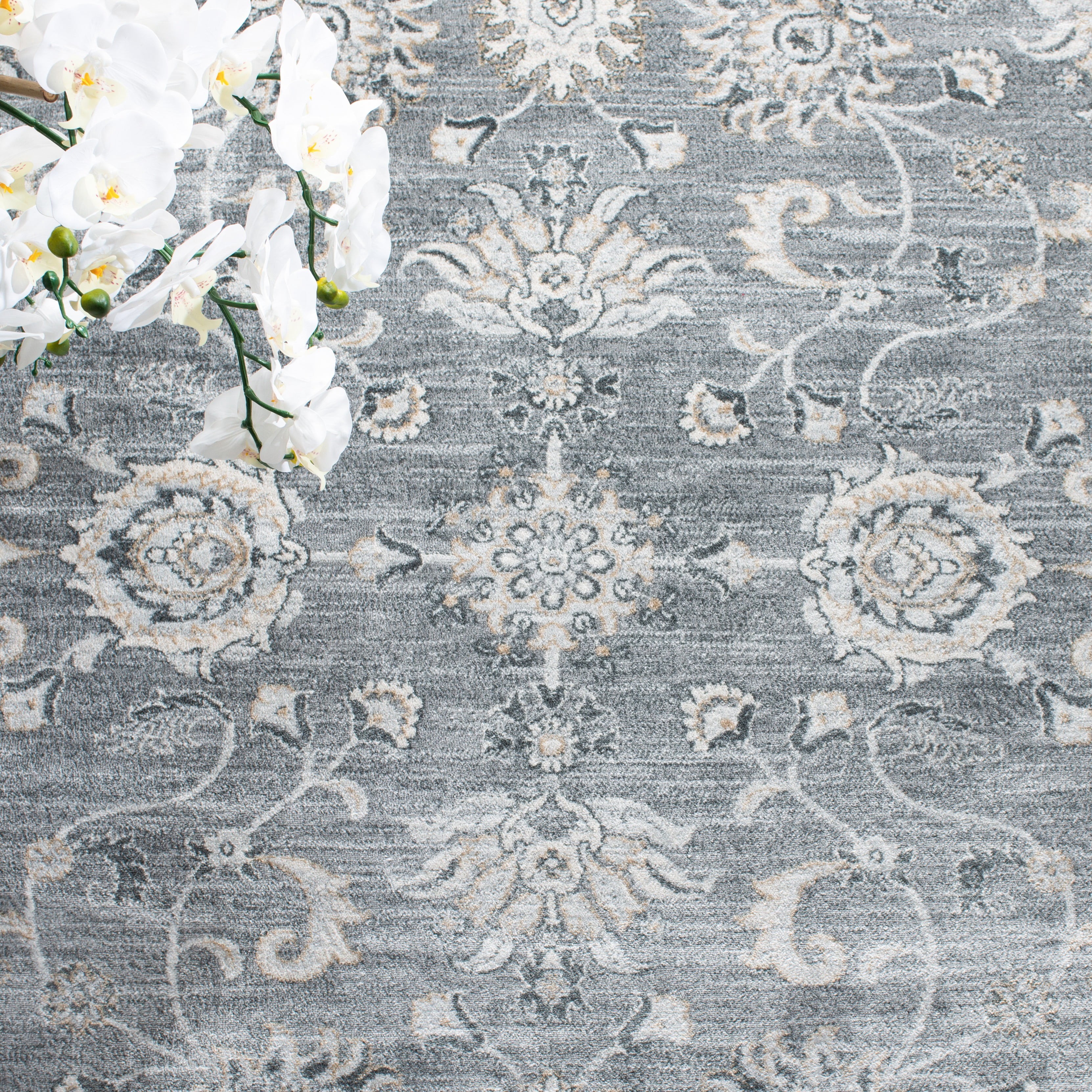 SAFAVIEH Isabella Kiana Oriental Area Rug, Grey/Cream, 6'7" x 6'7" Square