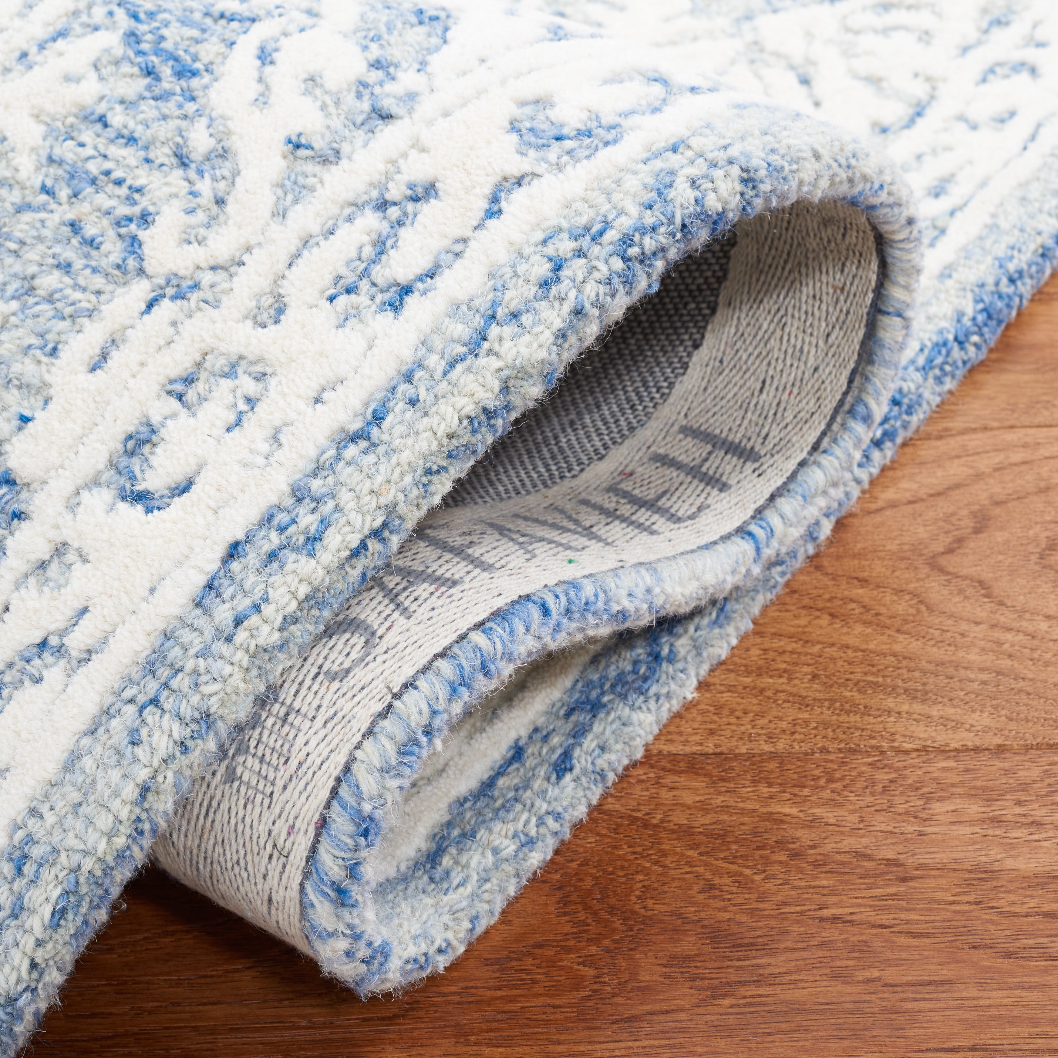 SAFAVIEH Metro Wayland Medallion Area Rug, Blue/Ivory, 6' x 6' Square