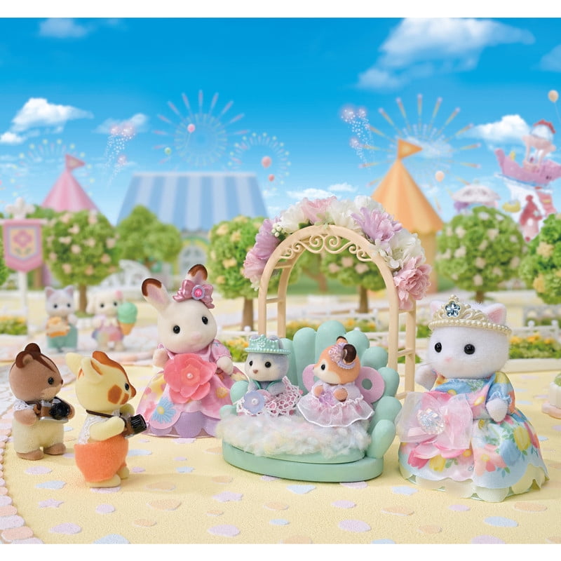 Calico Critters Flowering Princesses Set, Playset with 4 Figures and Accessories