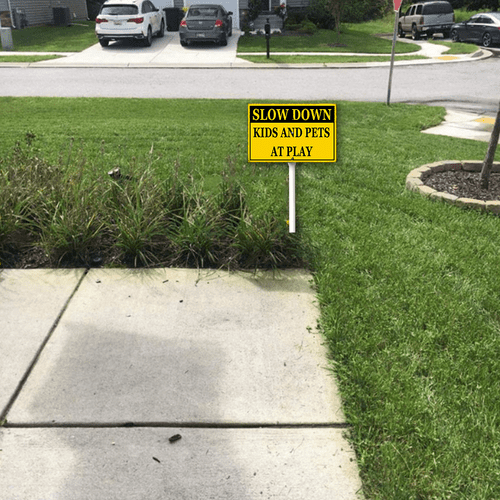 Kurmntregon Slow Down Kids And Pets At Play Yard Sign With Stake Caution Neighborhood Aluminum Outdoor Lawn Roads Street Business Porch Farmhouse Ranch Farm Courtyard Traffic 8x12inch
