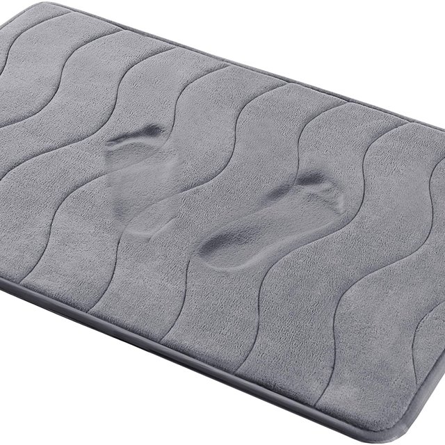 Alfombra de baño grande antideslizante de espuma viscoelástica, base de PVC con puntos, secado rápido, absorbente, para bañera, 61 x 91 cm, color gris