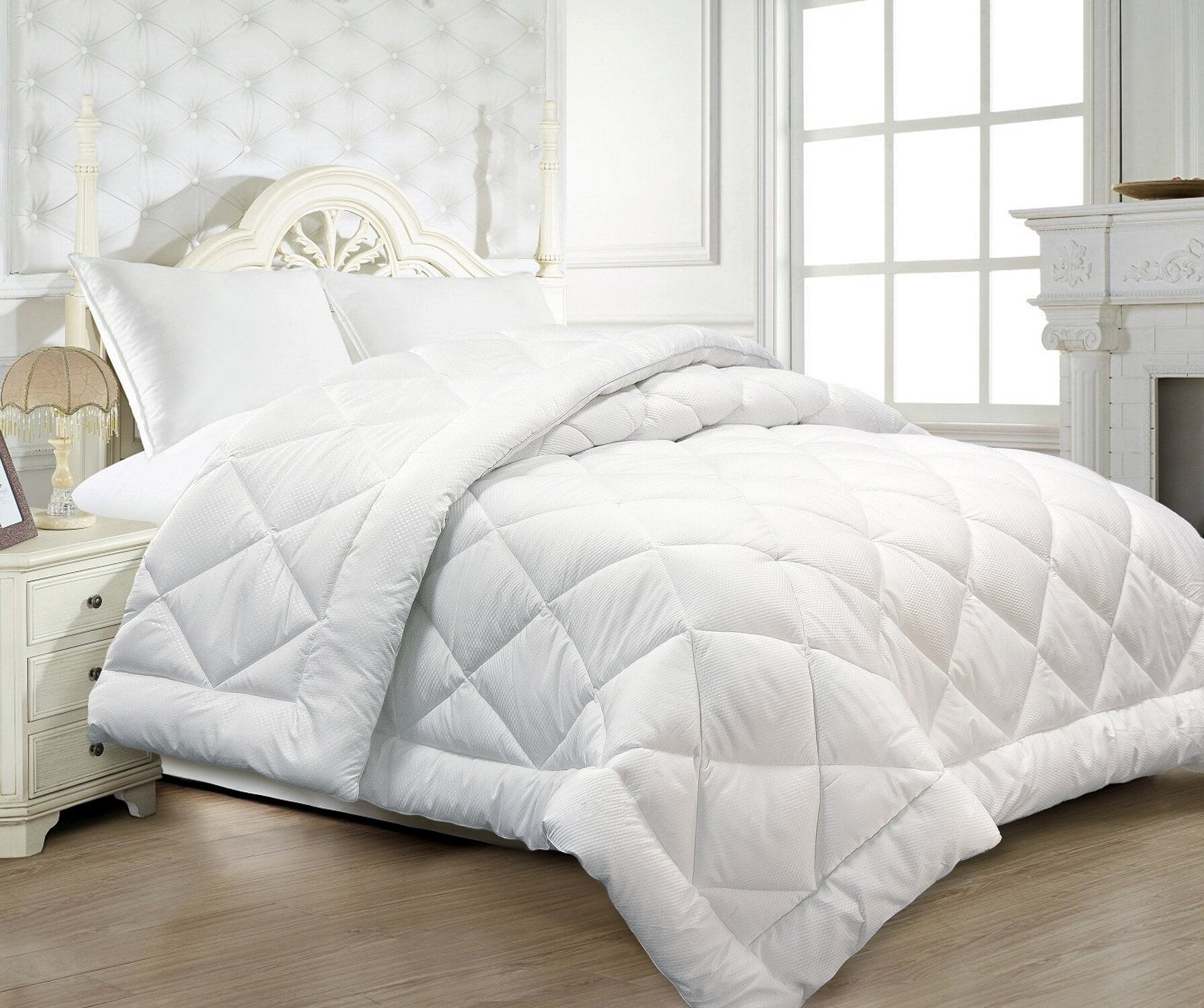 Seersucker Light Weight Down Alternative Comforter (Level 1) White