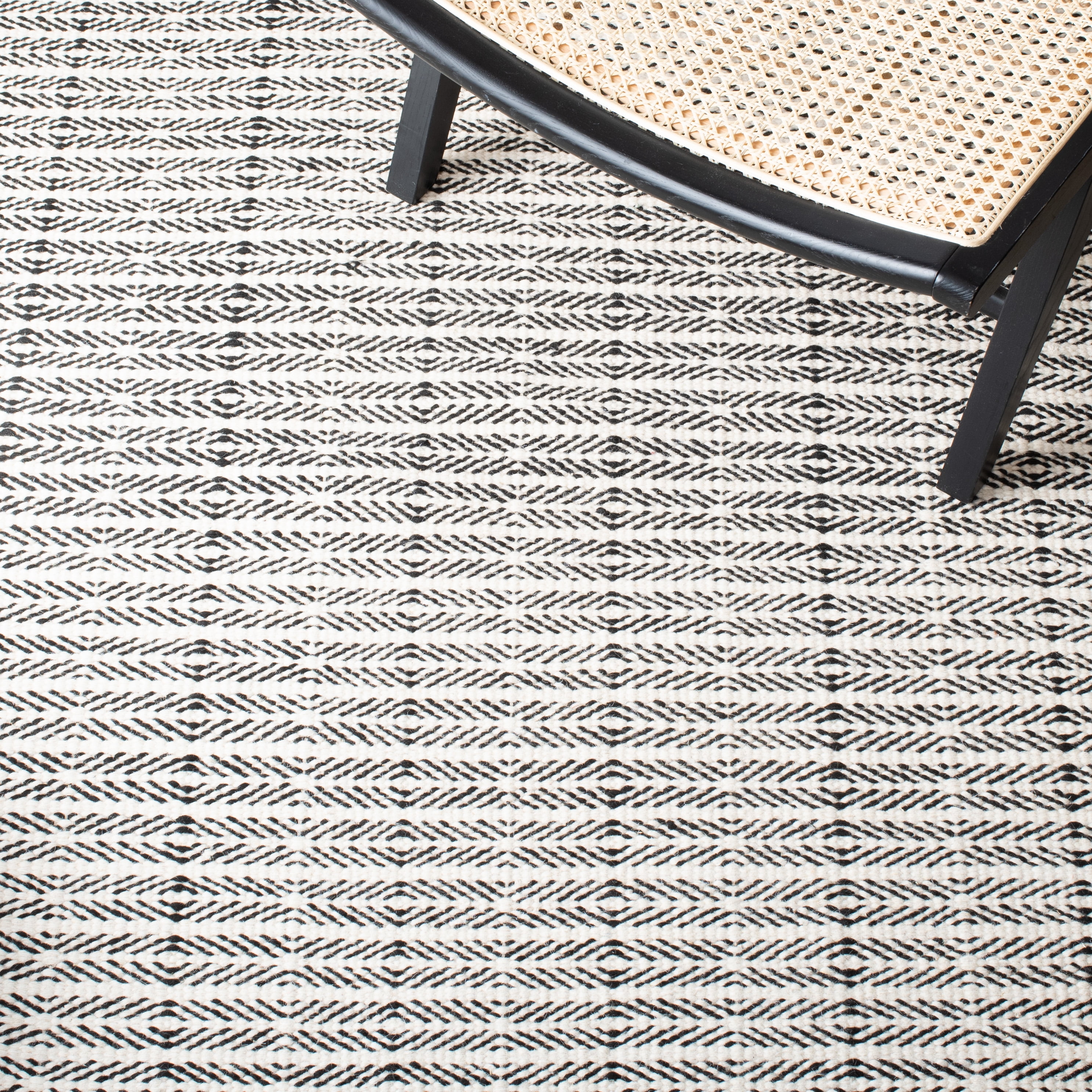 SAFAVIEH Vermont Zachary Striped Area Rug, Black/Ivory, 9' x 12'