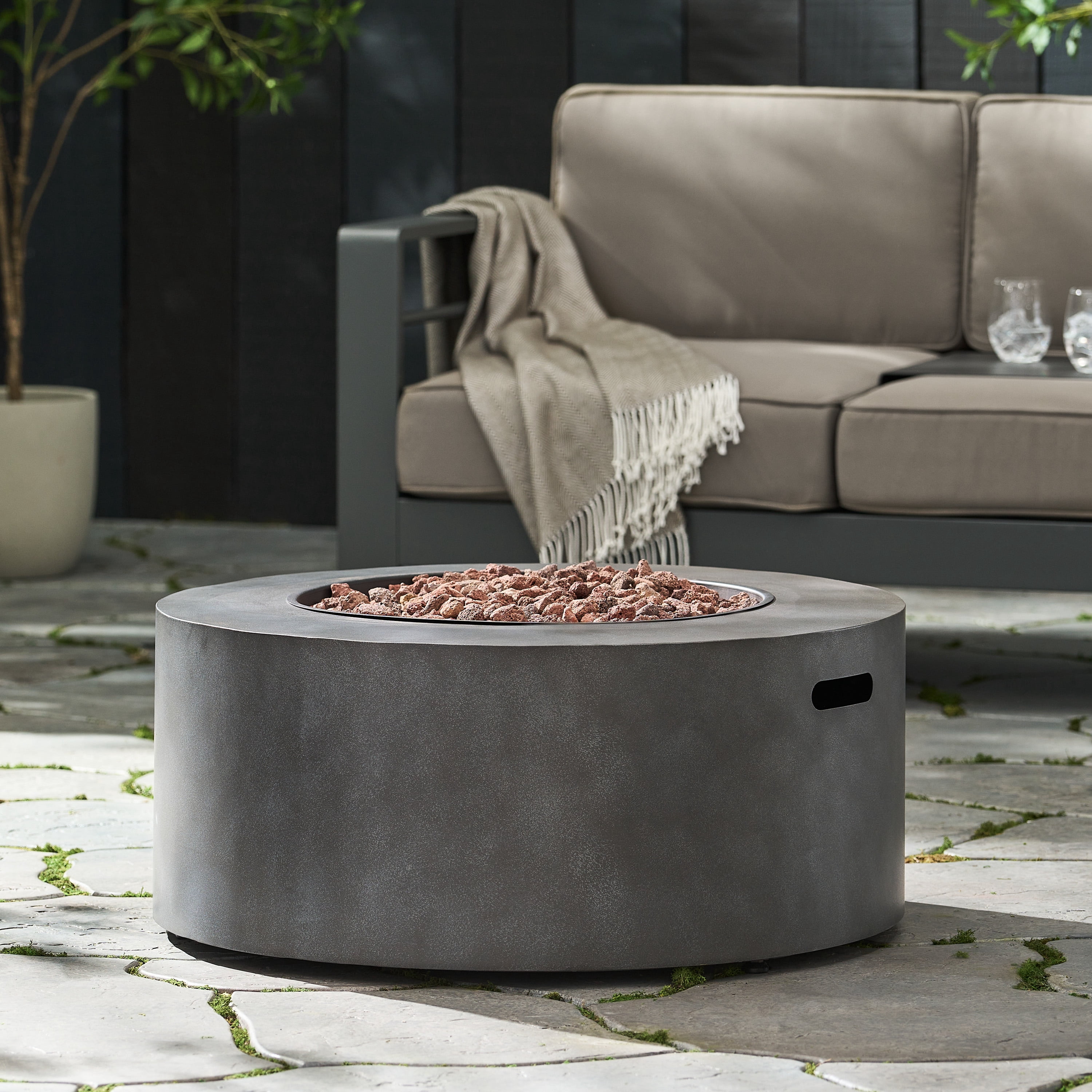 WELLINGTON ROUND IRON FIRE PIT -40,000 BTU,TANK OUTSIDE