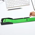thumbnail image 4 of Ensemble Intérieur Vert de Putting Tapis d'Entraînement de Golf de Putting Résistant aux Plis Ensemble d'Entraînement de Bureau de Golf avec Retour de Balle/2 Trous Vert, 4 of 6