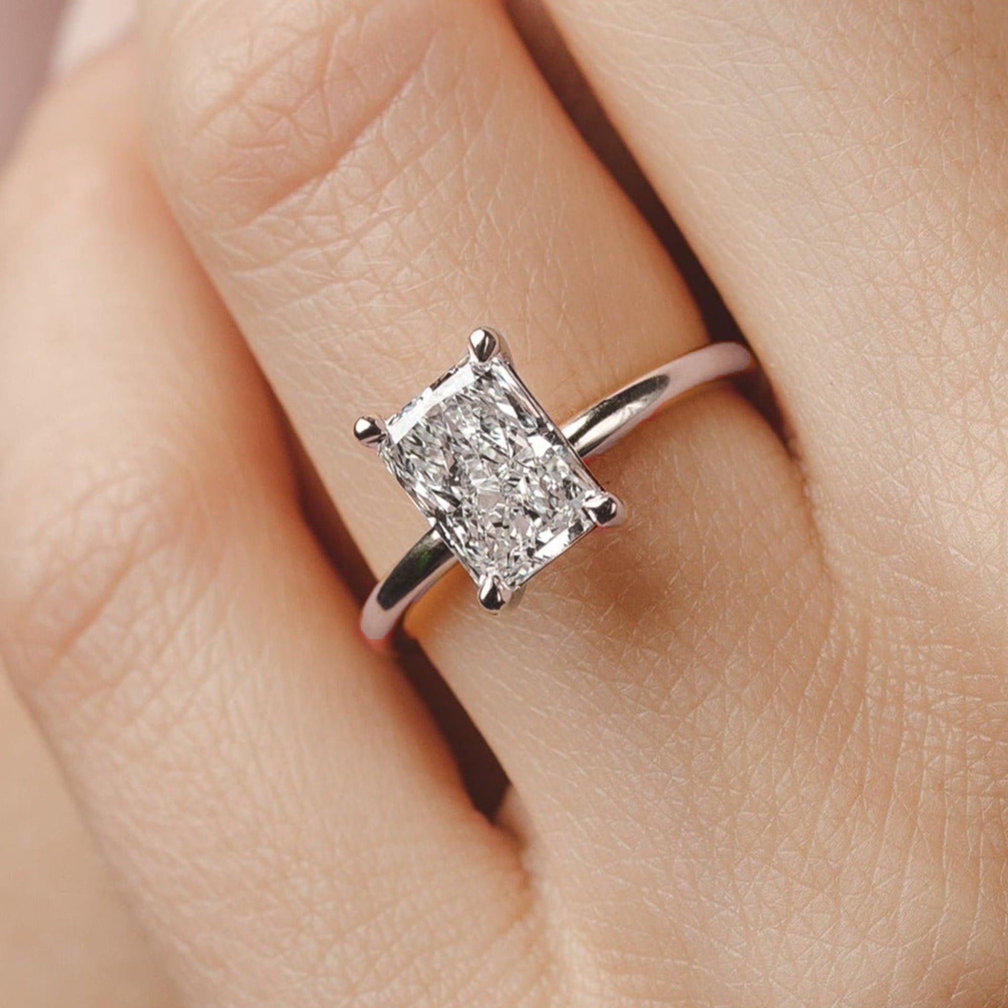 SOLITAIRE JEWELS 2.5ctw Radiant cut moissanite Diamond Engagement Ring 10K White Gold Simple Solitaire Ring for Her