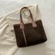 thumbnail image 1 of Bolso de felpa para mujer, gran capacidad, nuevo estilo 2025, bolso informal de otoño e invierno, bolso de mano peludo versátil para viajeros., 1 of 5