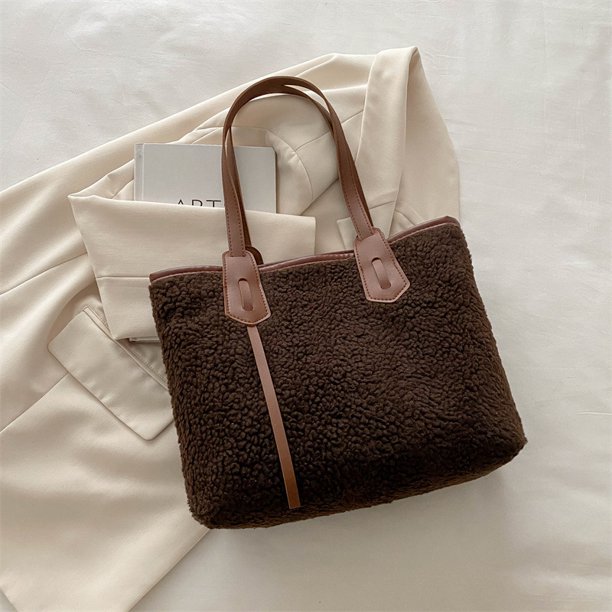Bolso de felpa para mujer, gran capacidad, nuevo estilo 2025, bolso informal de otoño e invierno, bolso de mano peludo versátil para viajeros.