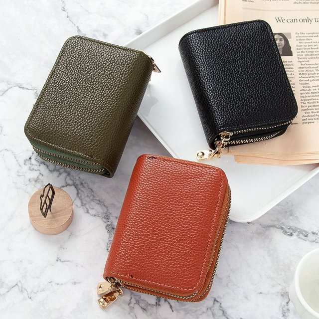 monedero para mujer, corto, sencillo, de color sólido, de gran capacidad, con cremallera, para estudiantes jujube red Heldig — vista 3/4 de monedero corto en color jujube red con textura granulada, cremallera metálica dorada alrededor y costuras visibles; según especificaciones tiene múltiples ranuras para tarjetas y gran capacidad; también suele usarse como porta-tarjetas compacto para viajes o universidad.