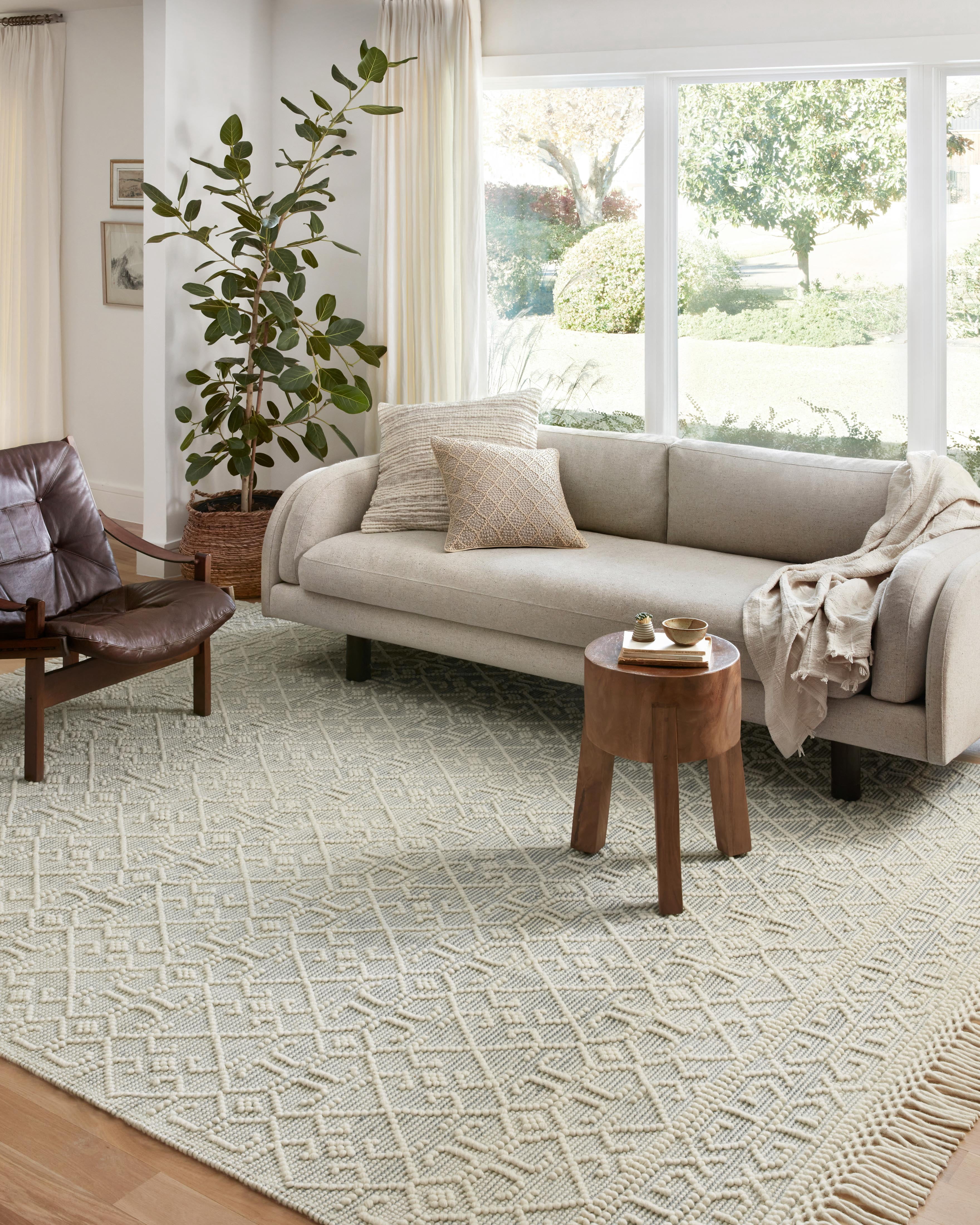 Loloi Noelle Ivory / Blue Geometric Area Rug 2'-0" x 5'-0"
