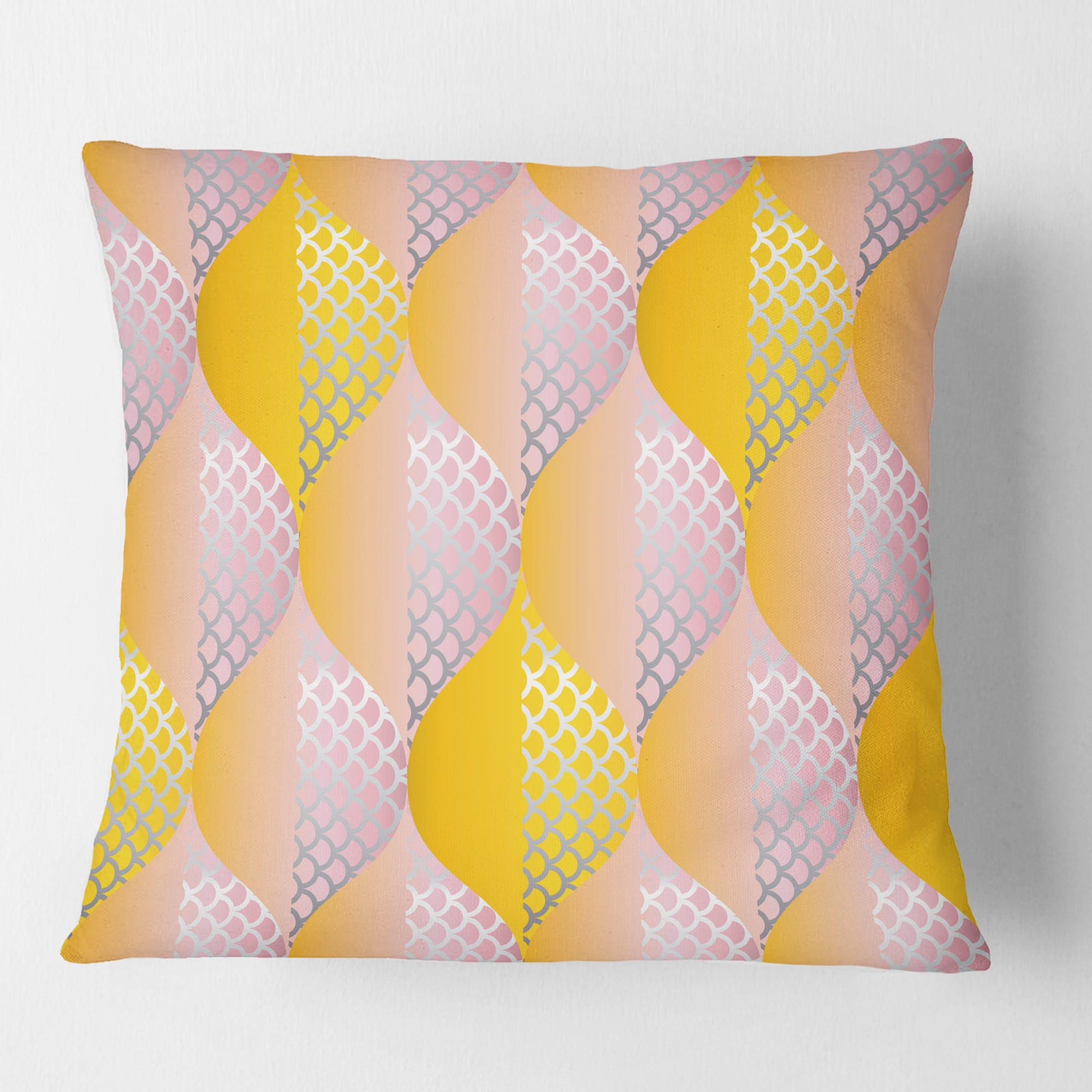 Designart Golden Geometrical Diamond Pattern IV' Mid-Century Modern Throw Pillow - 18x18