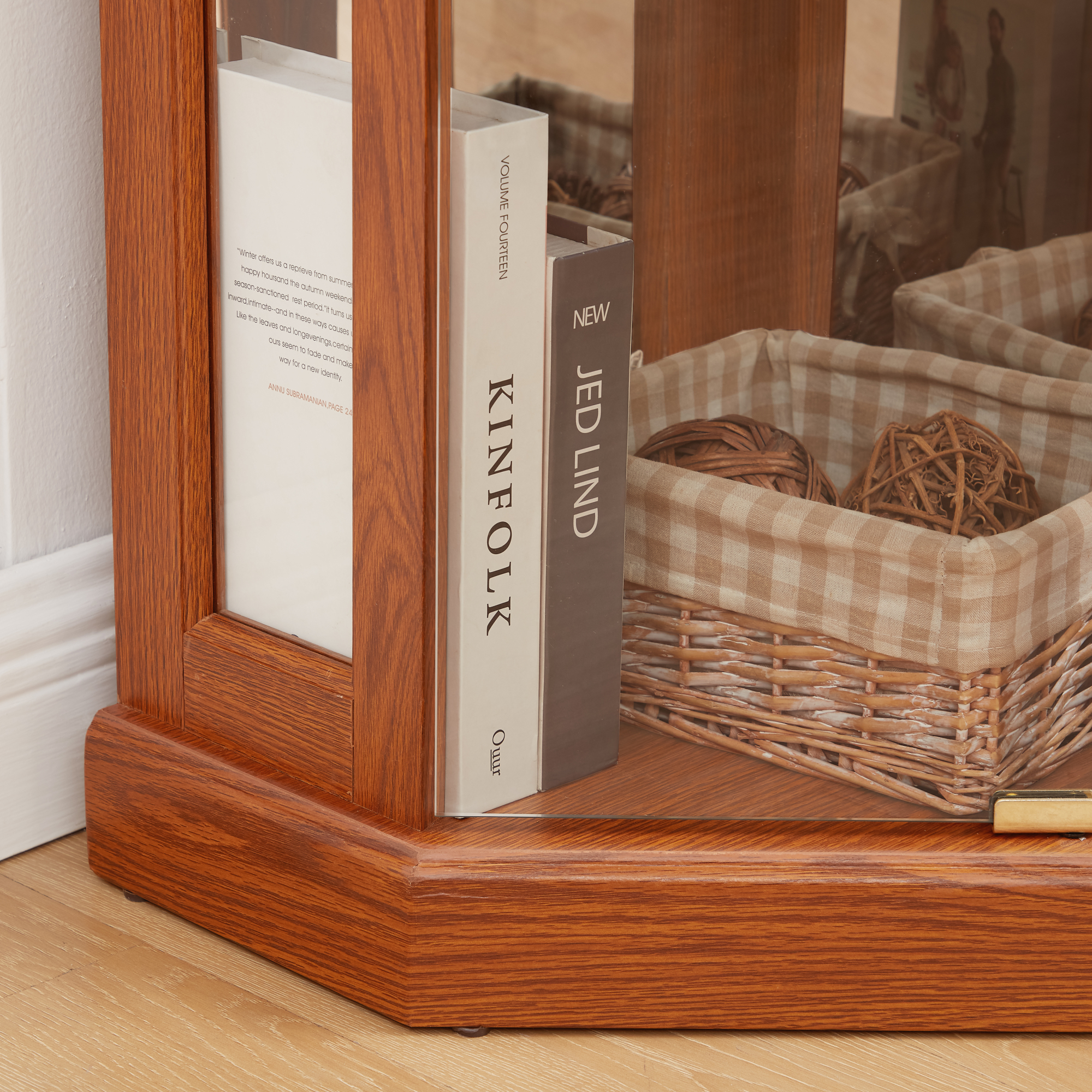 Leumius Corner Glass Cabinet Lighted Curio Cabinet Corner Display Case, Curio Cabinet, Antique collection, Wine, Bar Glass Storage Light Included for Living Room Dark Oak
