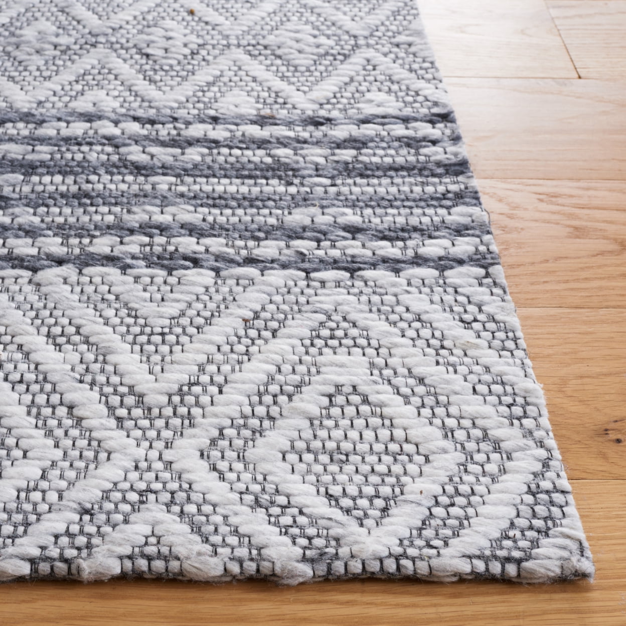 SAFAVIEH Marbella Fisher Striped Area Rug, Ivory/Grey, 4' x 6'
