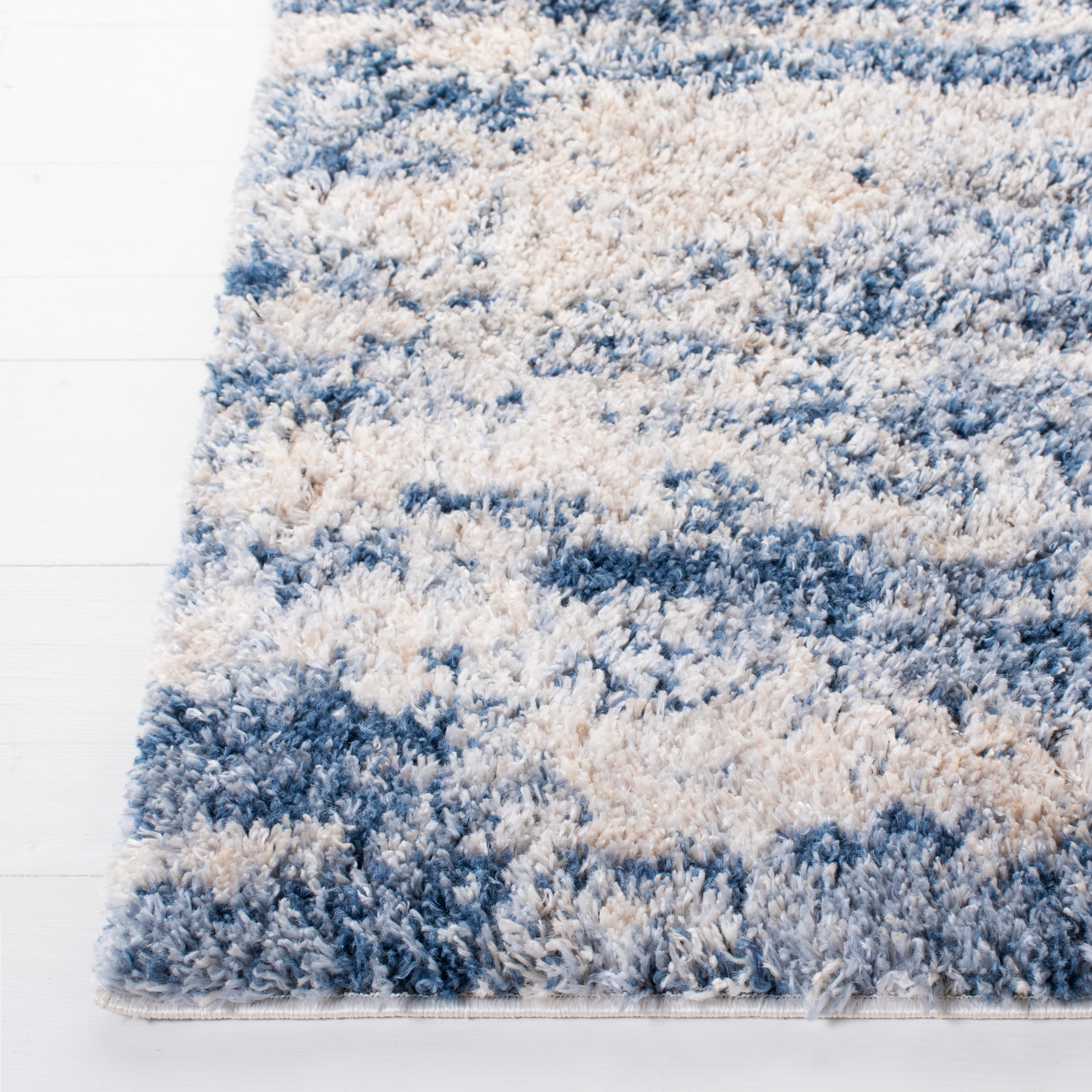 SAFAVIEH Berber Damian Abstract Shag Area Rug, Beige/Blue, 5'3" x 7'6"