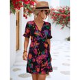 thumbnail image 2 of Vestido de manga corta para mujer con cuello en V y cintura con volantes y dobladillo con estampado floral, 2 of 6