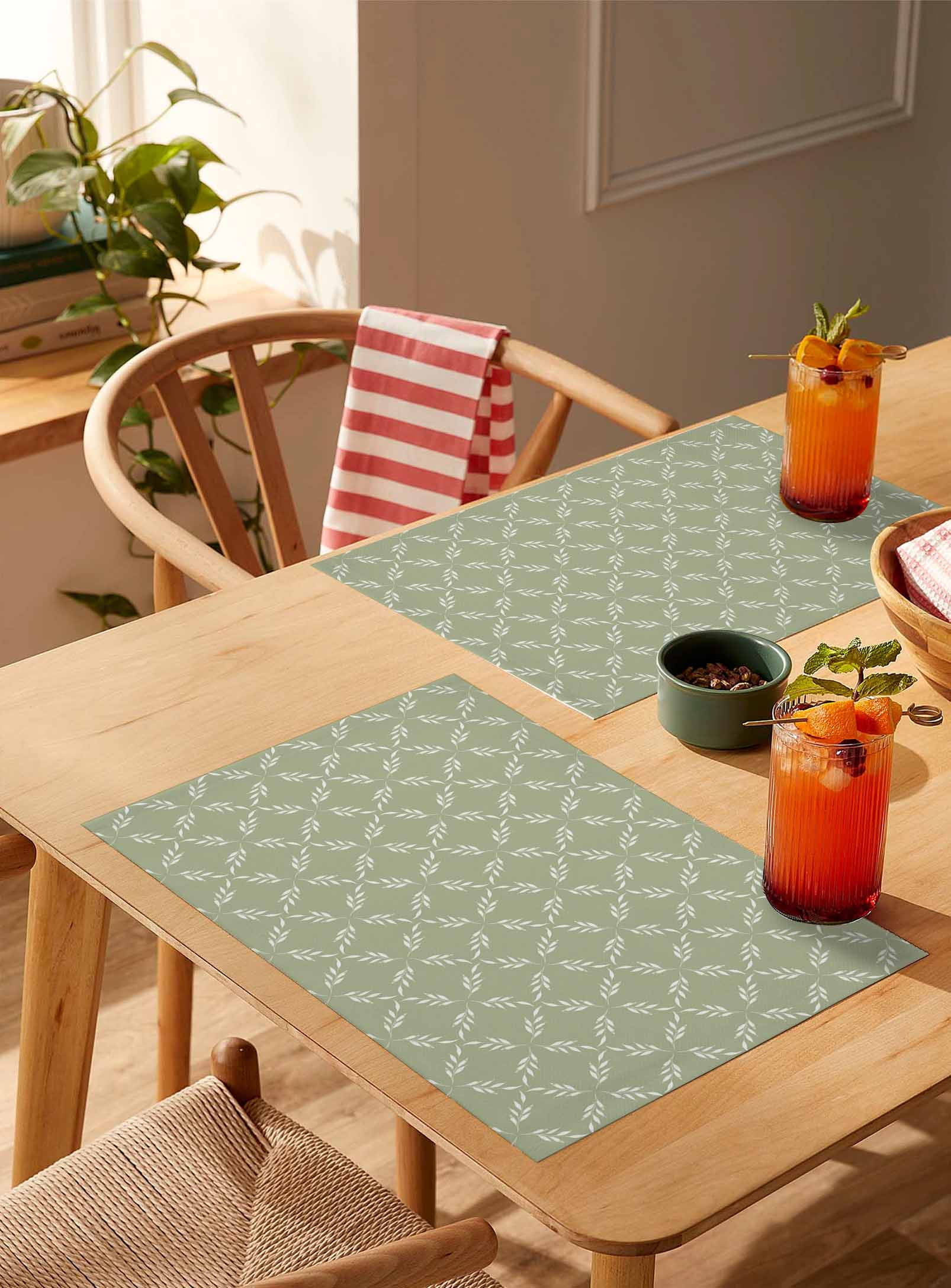 Sage Green Plaid Diamond Placemats Set of 4,Wipeable Washable Table Mats for Dining Tables,Abstract Geometric Place Mats for Kitchen Event Party Tabletop Decor