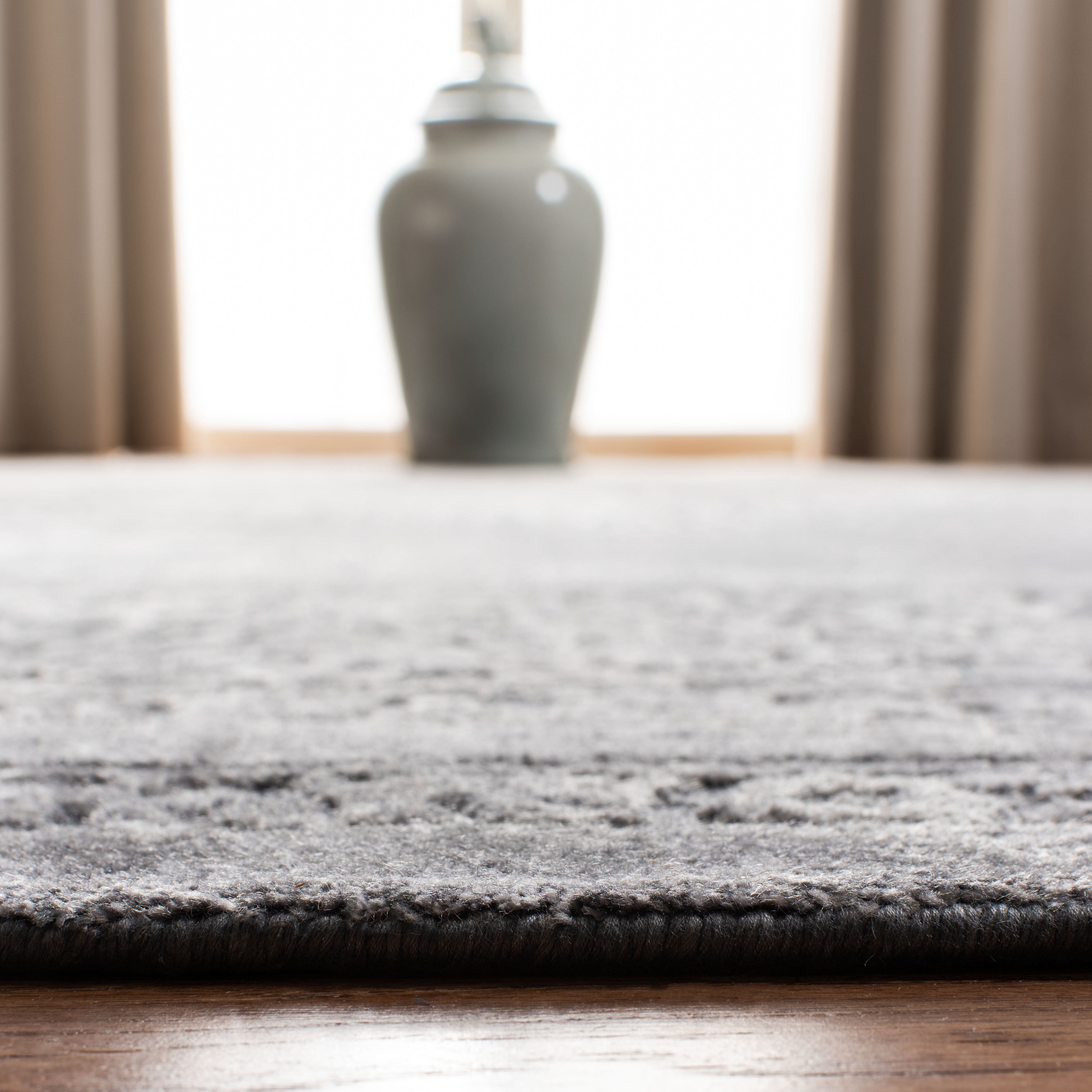 Safavieh Mirage Dilara Oriental Area Rug, Gray, 6' x 9'