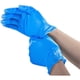 thumbnail image 3 of Guantes de Examen Médicos Desechables MySmile Synguard de Nitrilo Tamaño Mediano Azules 1000 Unidades, 3 of 12
