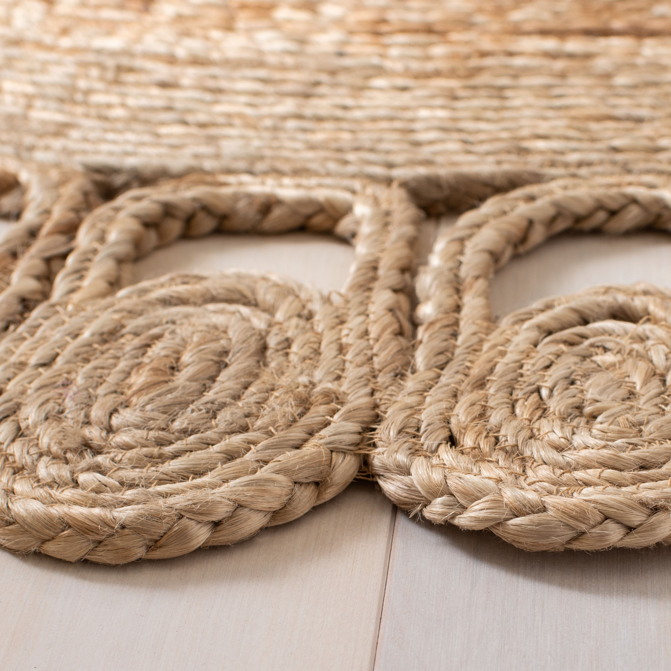 SAFAVIEH Natural Fiber Jeanette Geometric Area Rug, Natural, 4' x 4' Round