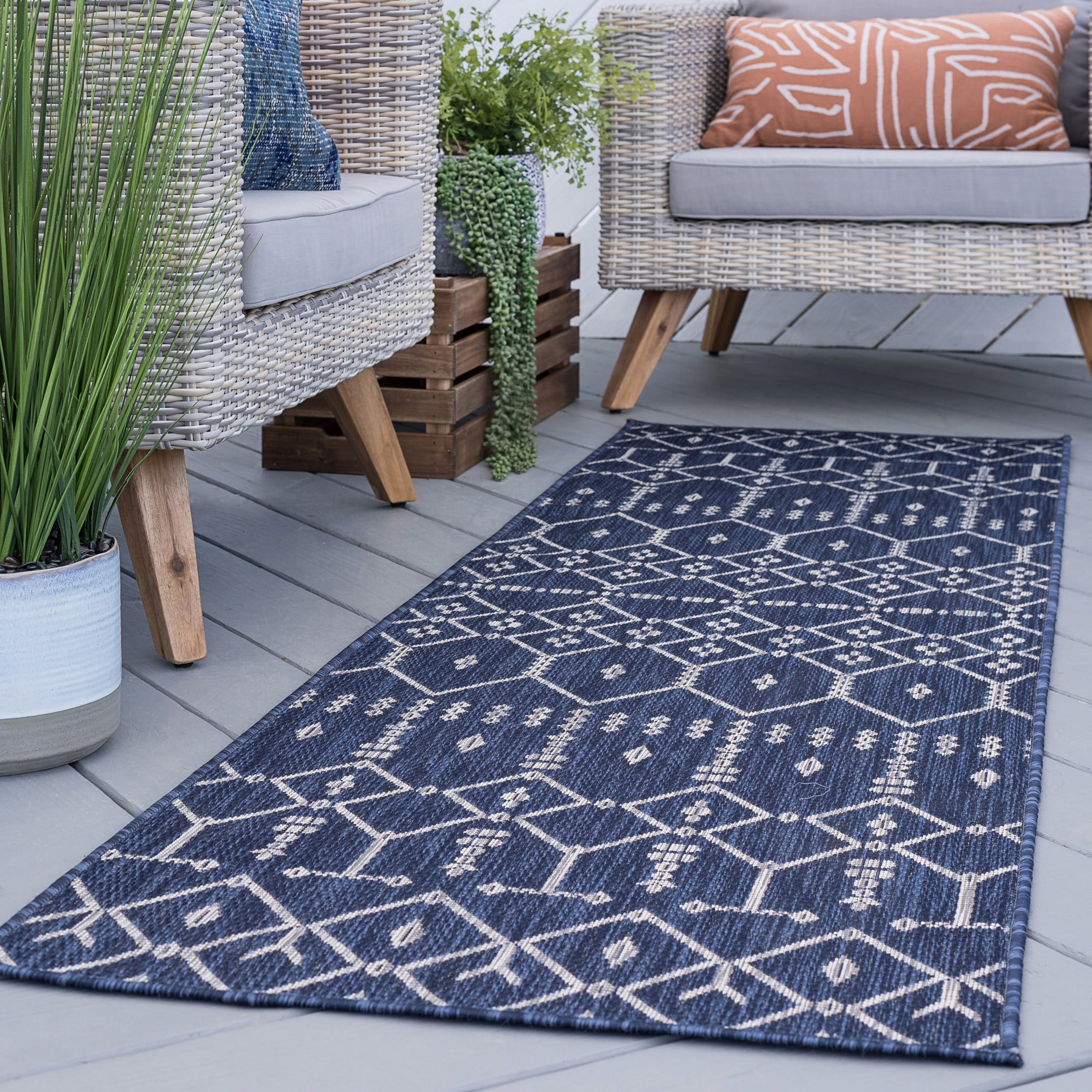 Veranda Contemporary 2' x 7' Navy and Light Gray Polypropylene Outdoor Area Rug