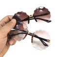 thumbnail image 2 of Lunettes de Soleil Mode Cool Enfants Filles Garçons Protection Solaire UV400 Fleur Ronde Dégradé Lunettes Lunettes, 2 of 4
