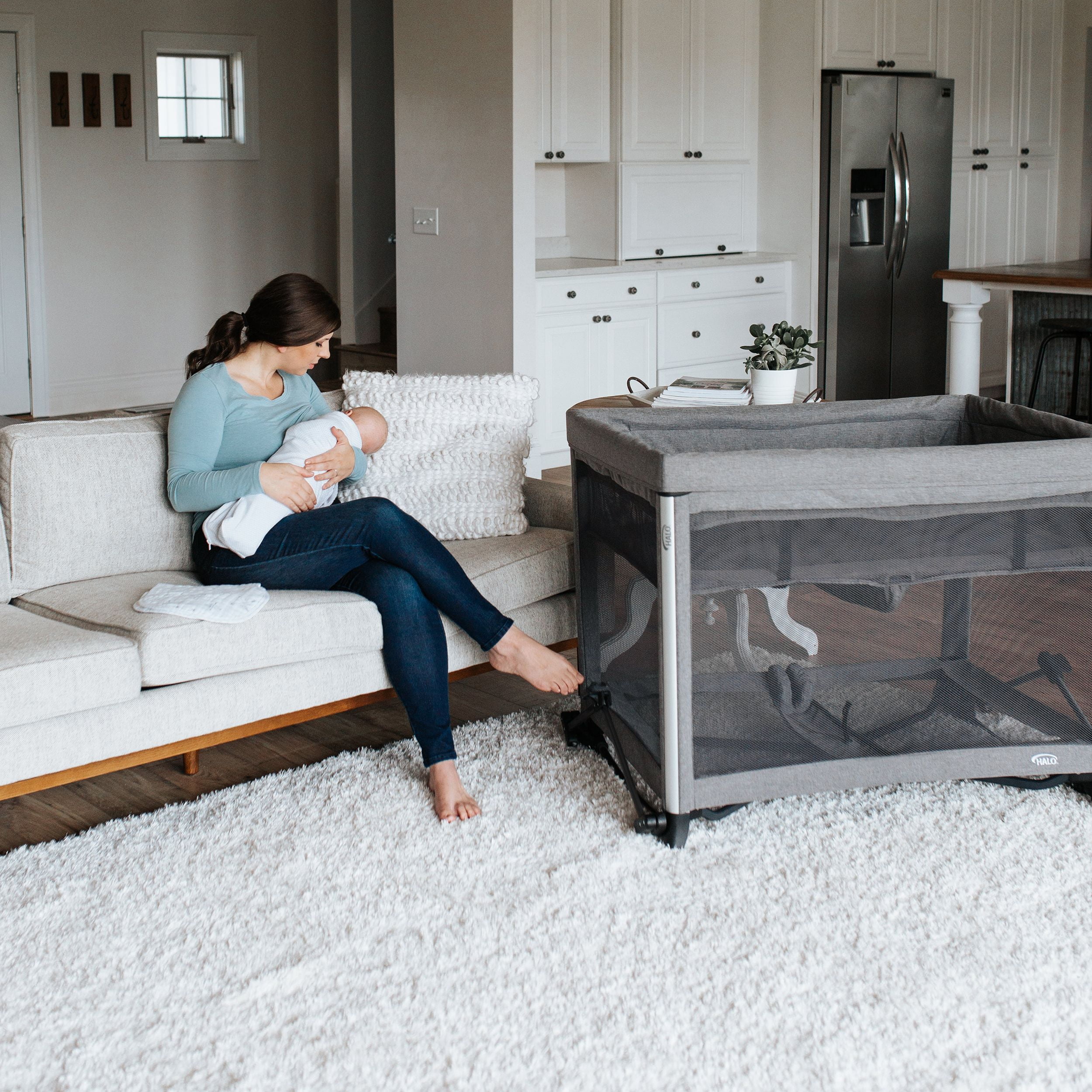 Halo 3 In 1 Dreamnest Playard With Rocking Binet And Breathable Halo 3 In 1 Dreamnest Playard With Rocking Binet And Breathable Mesh Mattress