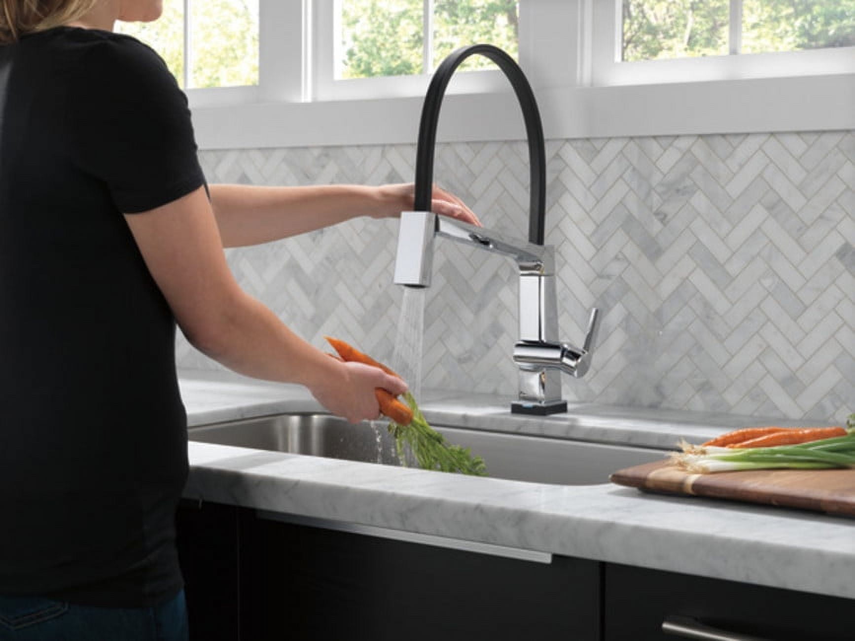 Delta 9693T-Dst Pivotal Pull-Down Kitchen Faucet - Black