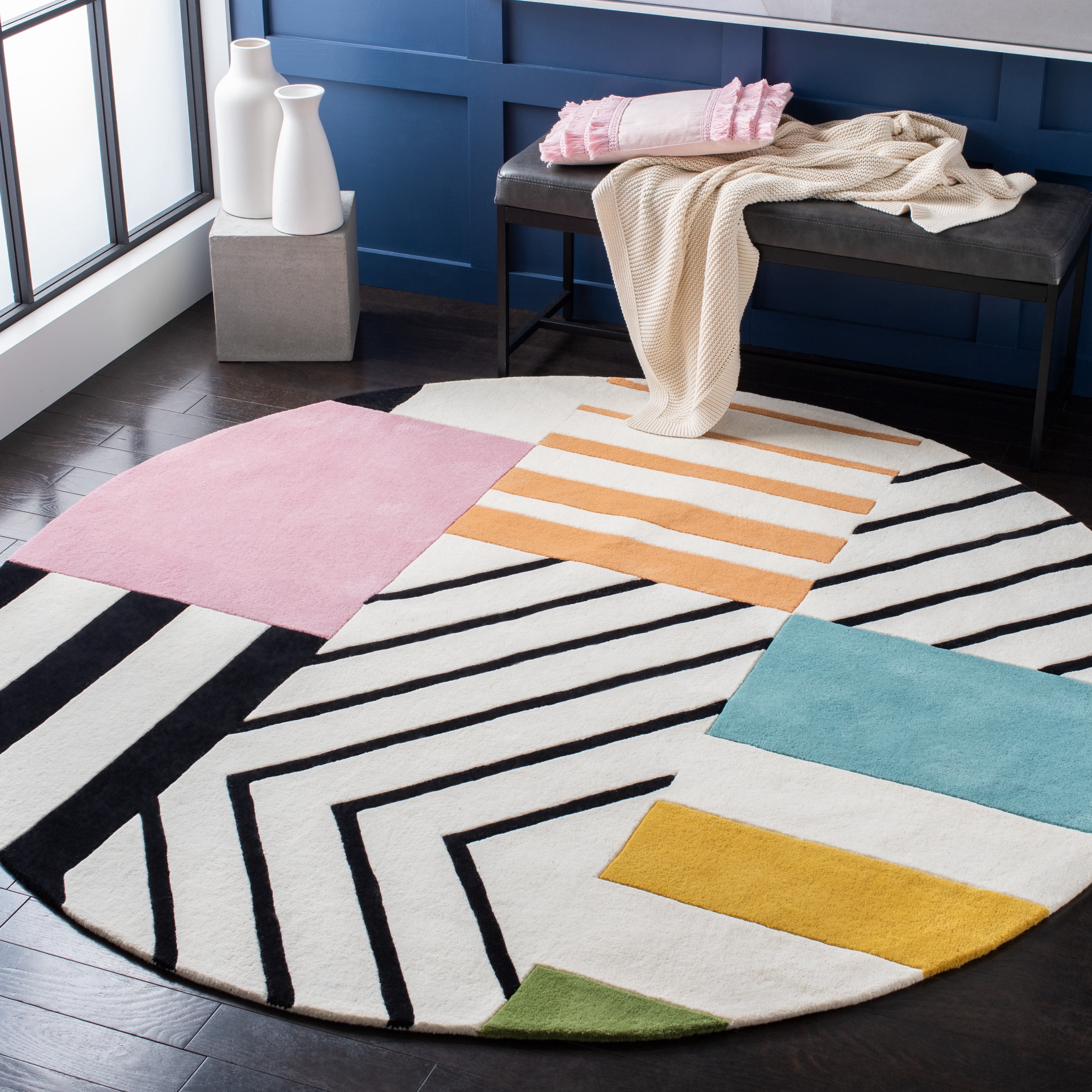 SAFAVIEH Fifth Avenue Bronagh Geometric Wool Area Rug, 7' x 7' Round, Ivory/Black