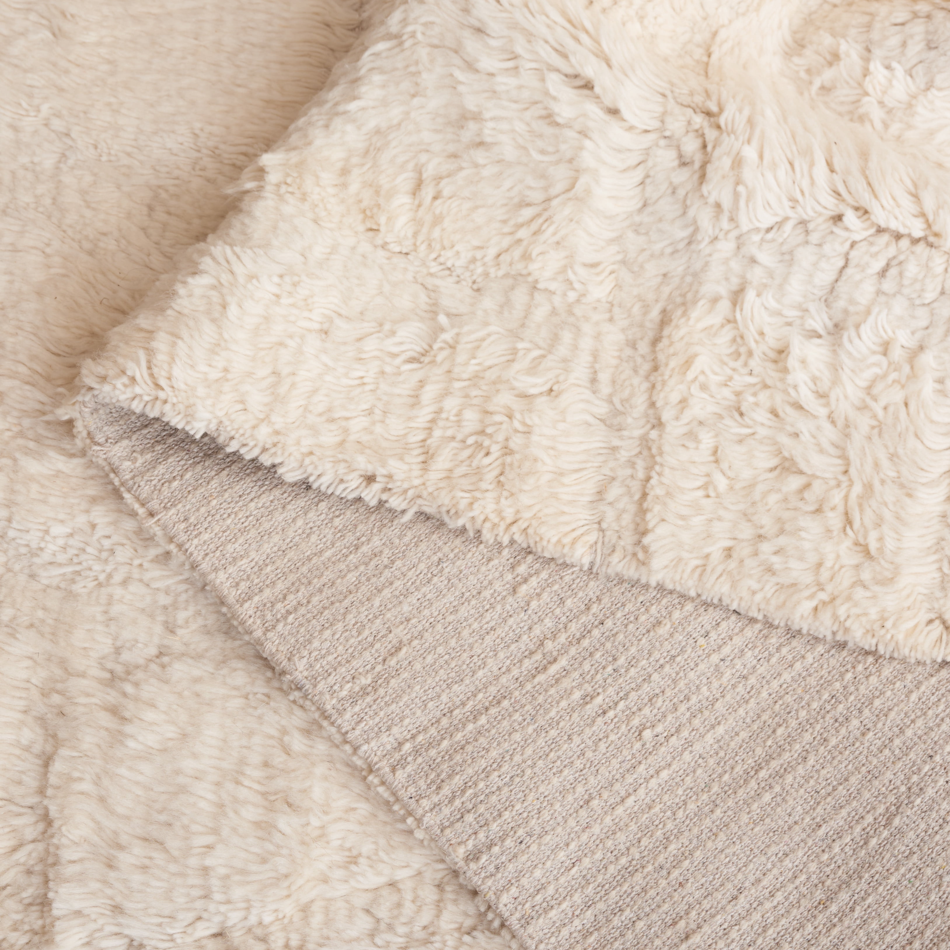 SAFAVIEH Kenya Chanelle Distressed Area Rug, Ivory, 5' x 8'