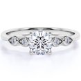 thumbnail image 1 of JeenMata Anillo de Compromiso de Cinco Piedras (Moissanita de Talla Brillante Redonda de 1 Quilate), con Engaste Tipo Catedral de Cuatro Puntas, Chapado en Oro Blanco de 18 K sobre Plata, 1 of 6