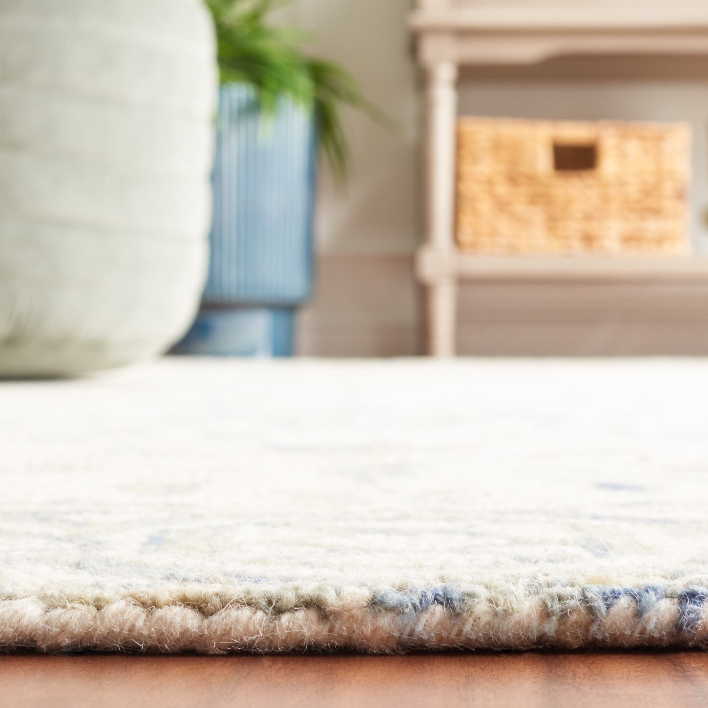 Safavieh Dip Dye Beranadette Floral Wool Area Rug, Light Blue/Ivory, 5' x 5' Round