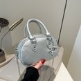 thumbnail image 3 of Bolso pequeño y redondo de diseño de nicho de alto valor para mujer, nuevo bolso bandolera versátil de moda 2025., 3 of 5