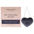thumbnail image 1 of Esponja limpiadora con forma de corazón de carbón de bambú de One Love Organics para mujeres (1 unidad), 1 of 2