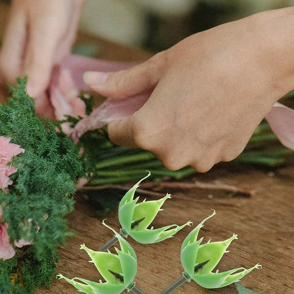 SWETRACE 200Pcs Plastic Flowers Calyx Shape Green for Diy Craft Floral Arrangement Accessories