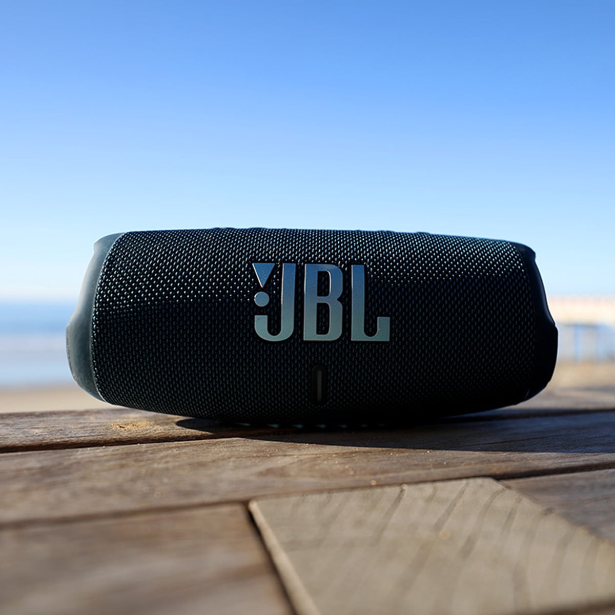 JBL Charge 5 Waterproof Portable Bluetooth Speaker with gSport Carbon Fiber Case (Blue)  (图2)