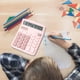 thumbnail image 4 of Calculadoras básicas de oficina y papelería. Mini calculadora digital de escritorio con pantalla LCD de 8 dígitos. Calculadora de bolsillo para el hogar, la escuela y los niños., 4 of 9