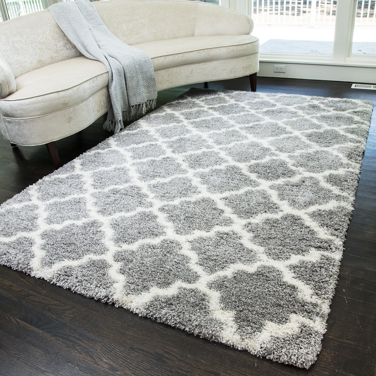 Rugs America Feather Shag Collection grey Ivory Quatrefoil FH100B