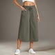 thumbnail image 2 of Pantalones capri deportivos casuales de color liso con cordón para mujer, cintura elástica, para verano, 2 of 6