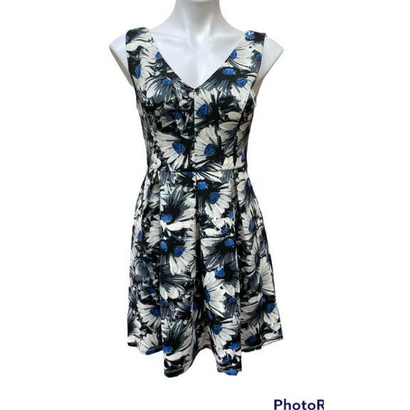 Romeo and Juliet GREY MULTI Women's Sleeveless Fit & Flare Mini Dress, M